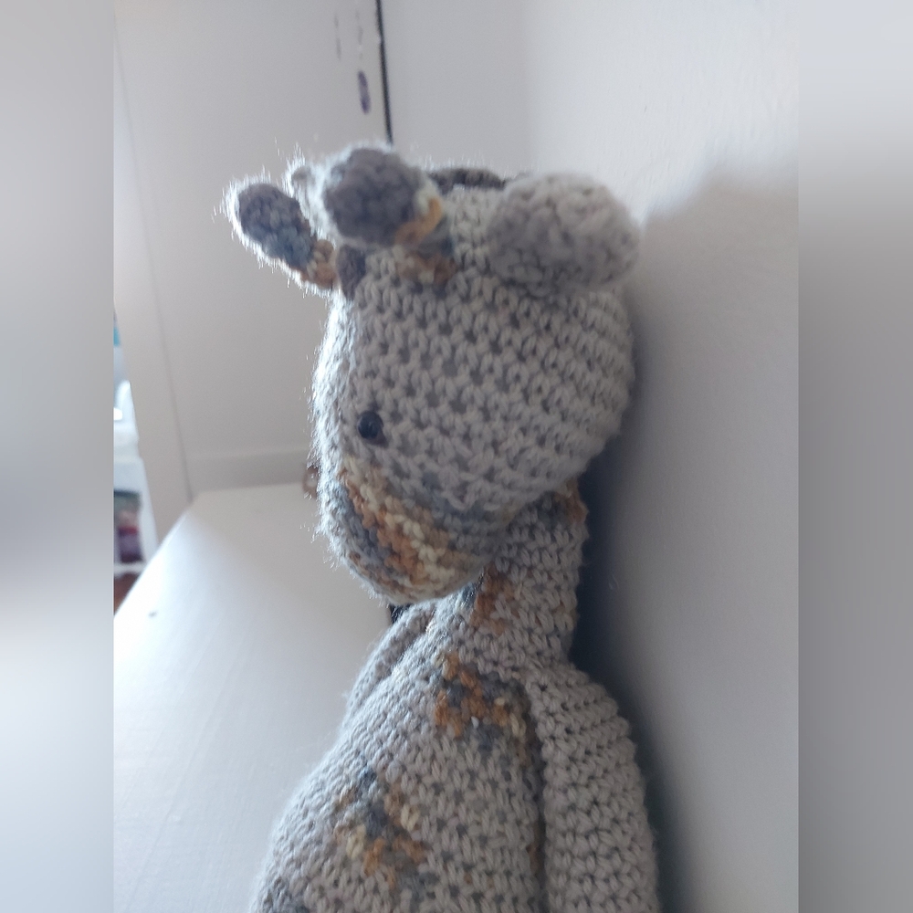 Crocheted giraffe toy - Picture 3 of 9